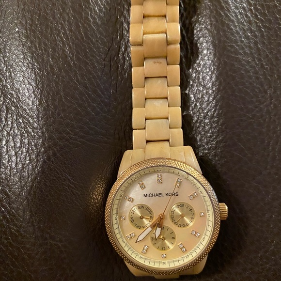 Michael Kors Gold/Cream Watch - Picture 2 of 7